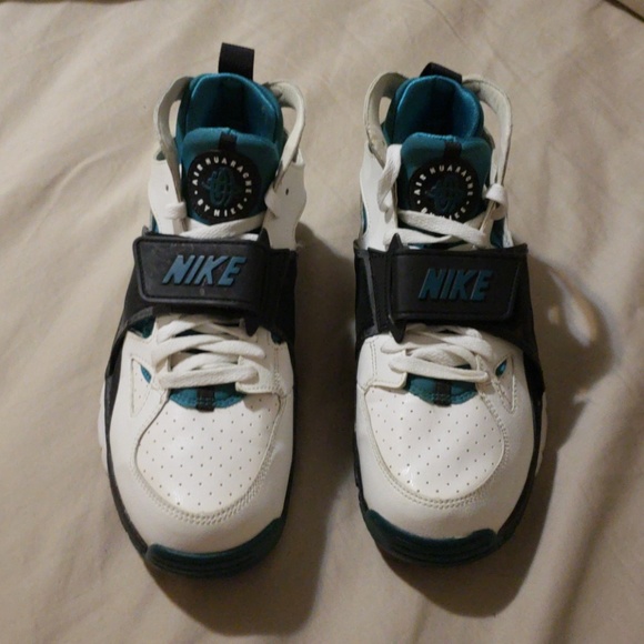 Nike - Picture 2 of 8